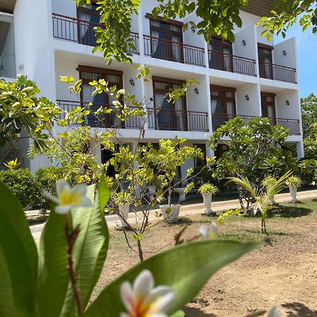 Amanda Beach Resort Passikudah Exterior foto